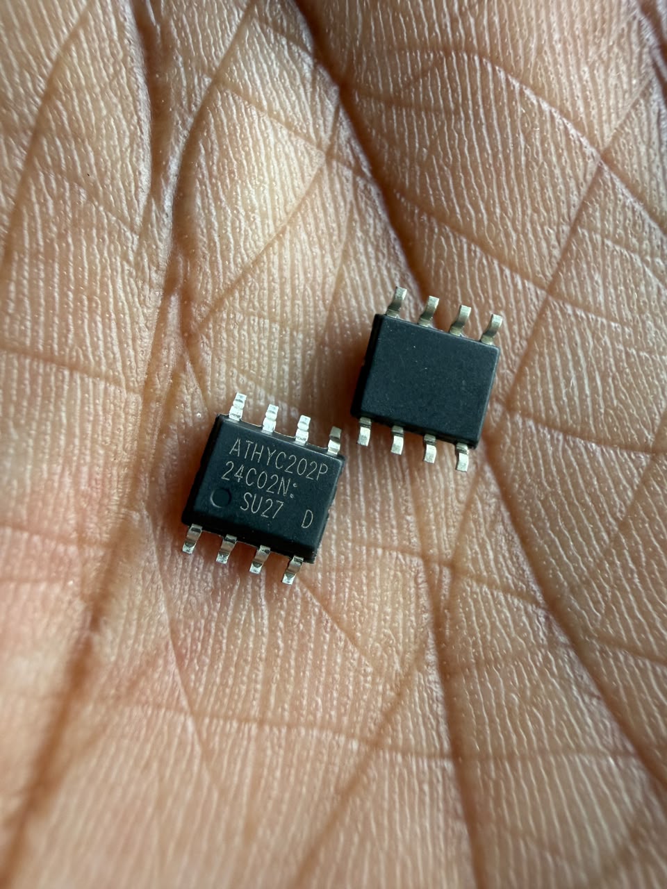 24C02 SMD IC EEPROM AT24C02N 2K SOIC8 ATMEL
