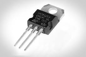 L7812 VOLTAGE REGULATOR IC DG ST 12V 1.5A TO-220 7812