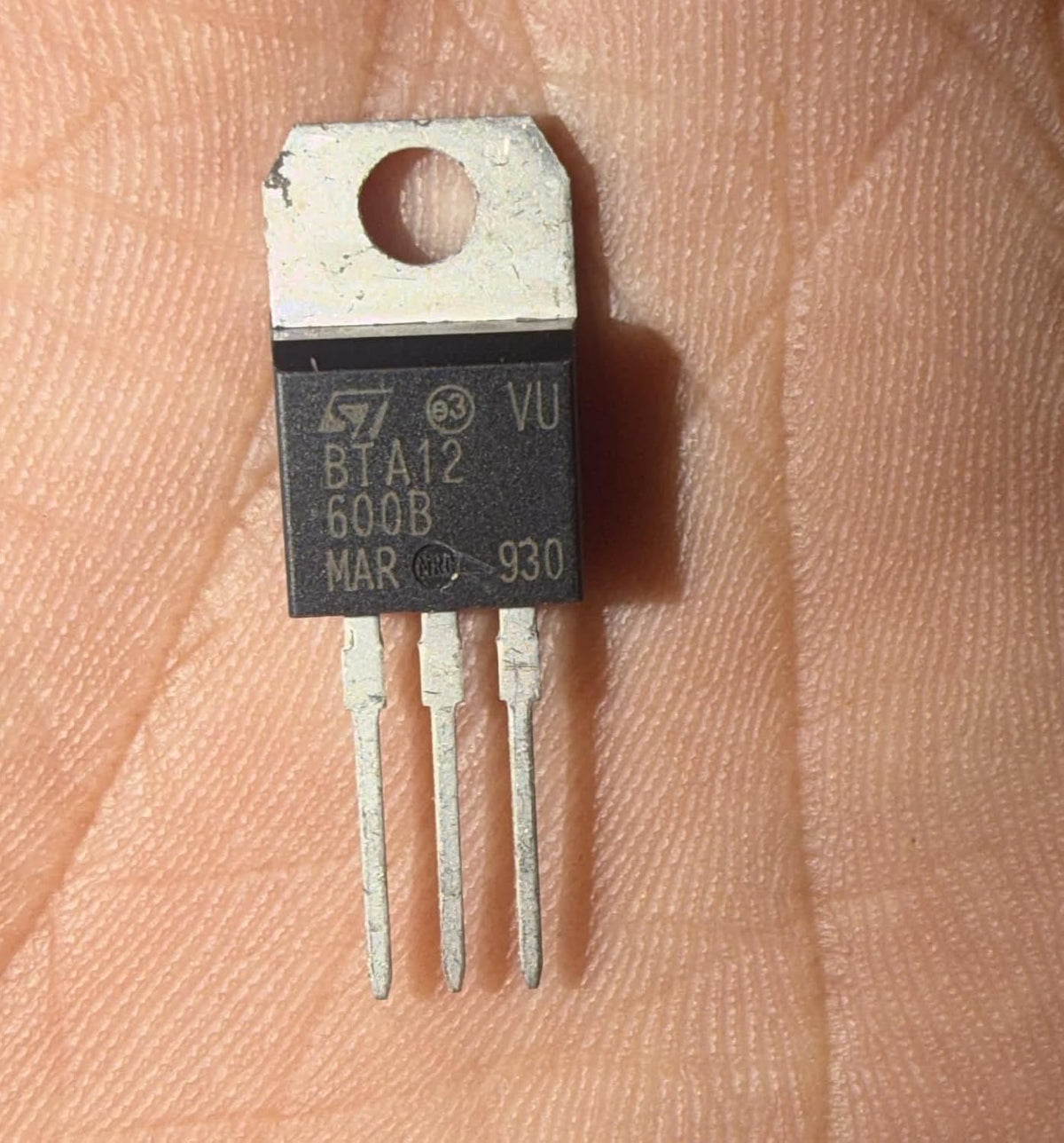 BTA12-600B IC ST Triac TO-220 BTA12-600B