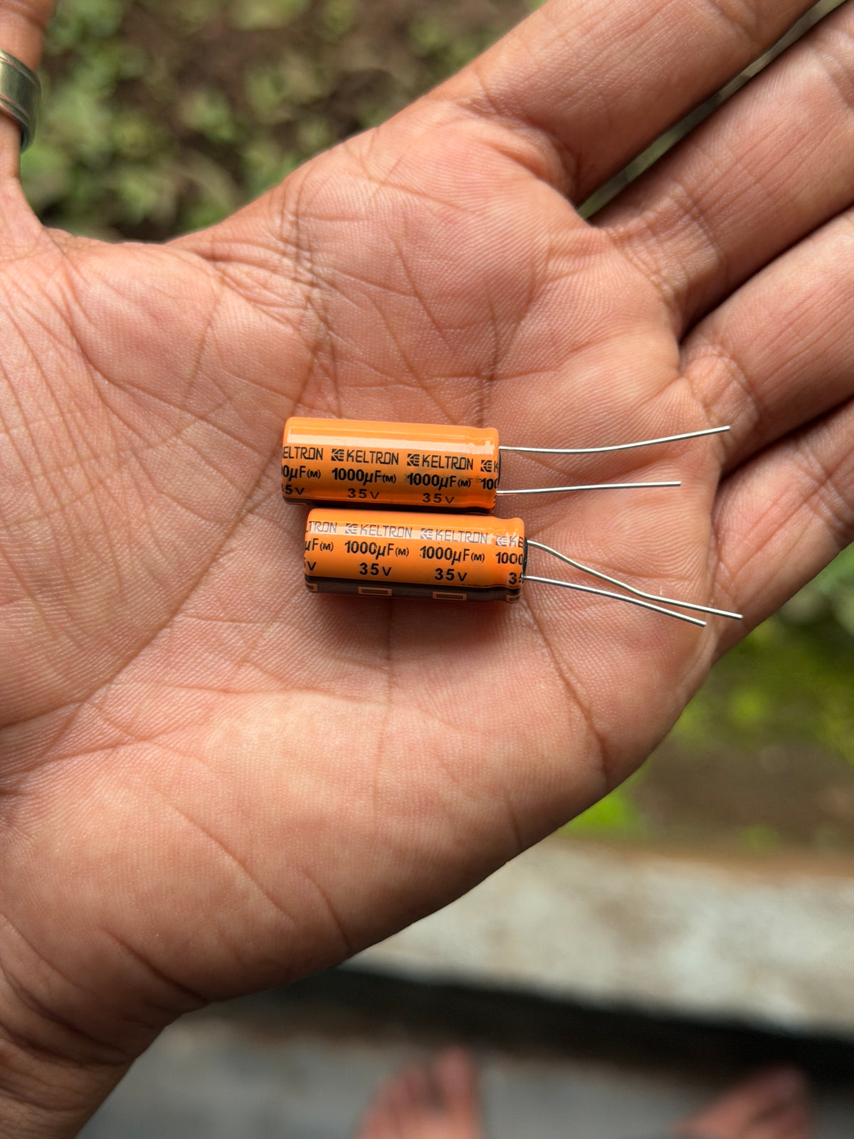 1000uF 35V Electrolytic Capacitor Tolerance 20% KELTRON 85C 1000uF 35V