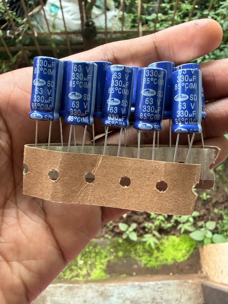 330uF 63V Electrolytic Capacitor Radial SAMWHA 330uF 63V